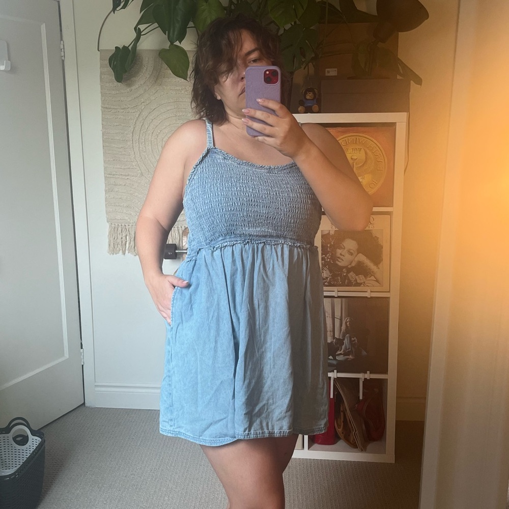 IT HAS POCKETS - American Eagle Sky Blue Smocked Dress